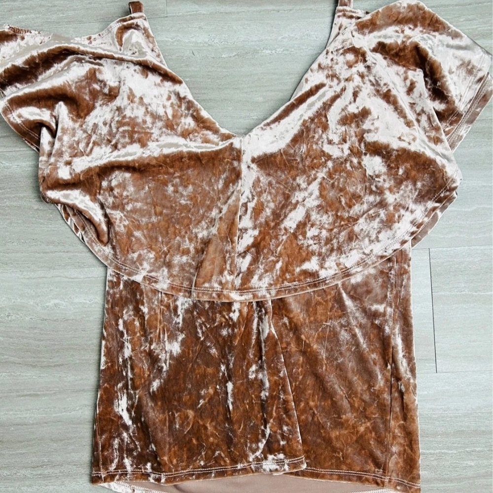 🛍 5/$25🛍Cable & Gauge Brown and Champagne Crushed Velvet Cold-Shoulder Top - Picture 2 of 4